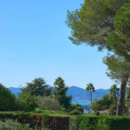Cannes, Splendide Dans Un Domaine Prive