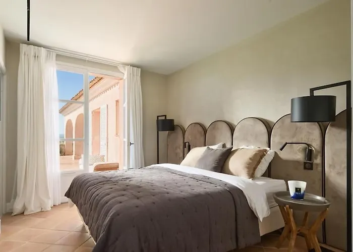 Cannes, Splendide Dans Un Domaine Prive لو كانيت