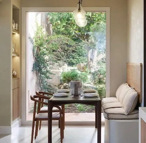 Cannes, Splendide Dans Un Domaine Prive